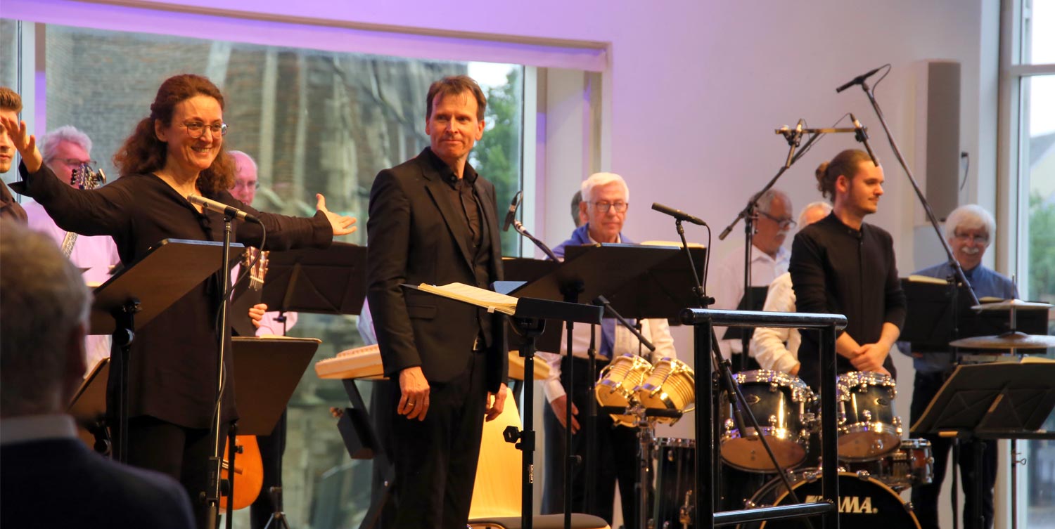 Chor Levantate Ulm singt Mikis Theodorakis AXION ESTI im Stadthaus Ulm 8. Juni 2024